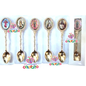 Misa de honras - Cucharitas de metal con diseños de santos religiosos