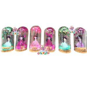 Quince años - Cúpula de flores con dijes de princesas acrílicas